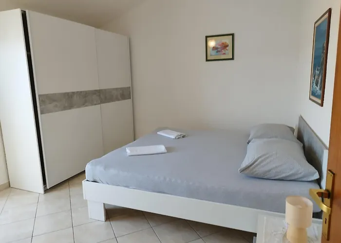 Appartement For Families With Children Kampor, Rab - 15144 Kampor
